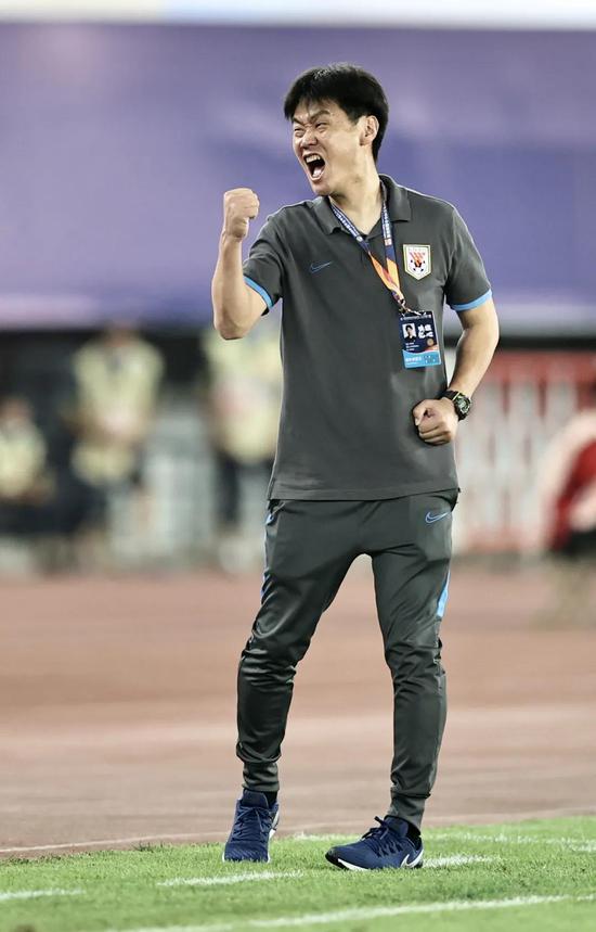 爱游戏 网页版-关于关键时刻体能课后，圣安东尼奥马刺防线松动备战中超，压力陡增，团队化学反应显著的信息