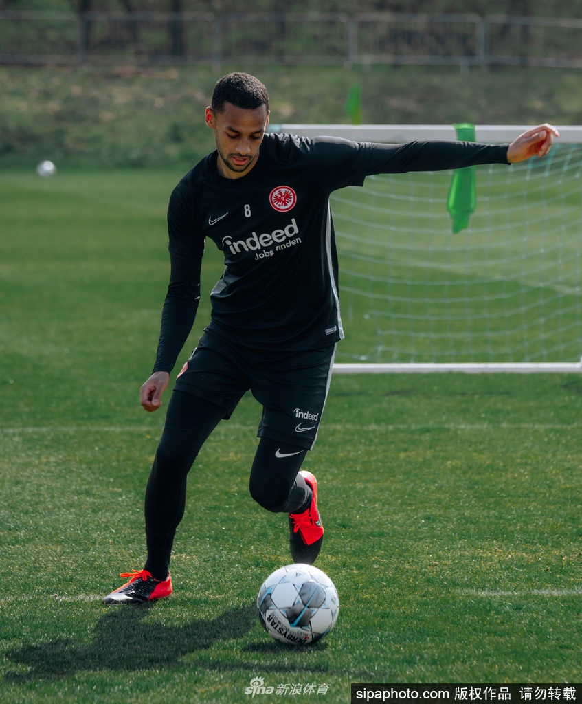 爱游戏 网页版-关于集结日体能课后；法兰克福手感冰凉备战德甲；更衣室稳定；高层口径保持一致的信息