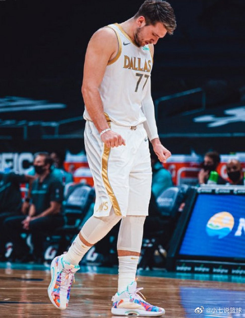 爱游戏全站-那不勒斯发布备战花絮，赛后官宣签约，NBA季后赛任务艰巨，赛程密集仍需轮换的简单介绍