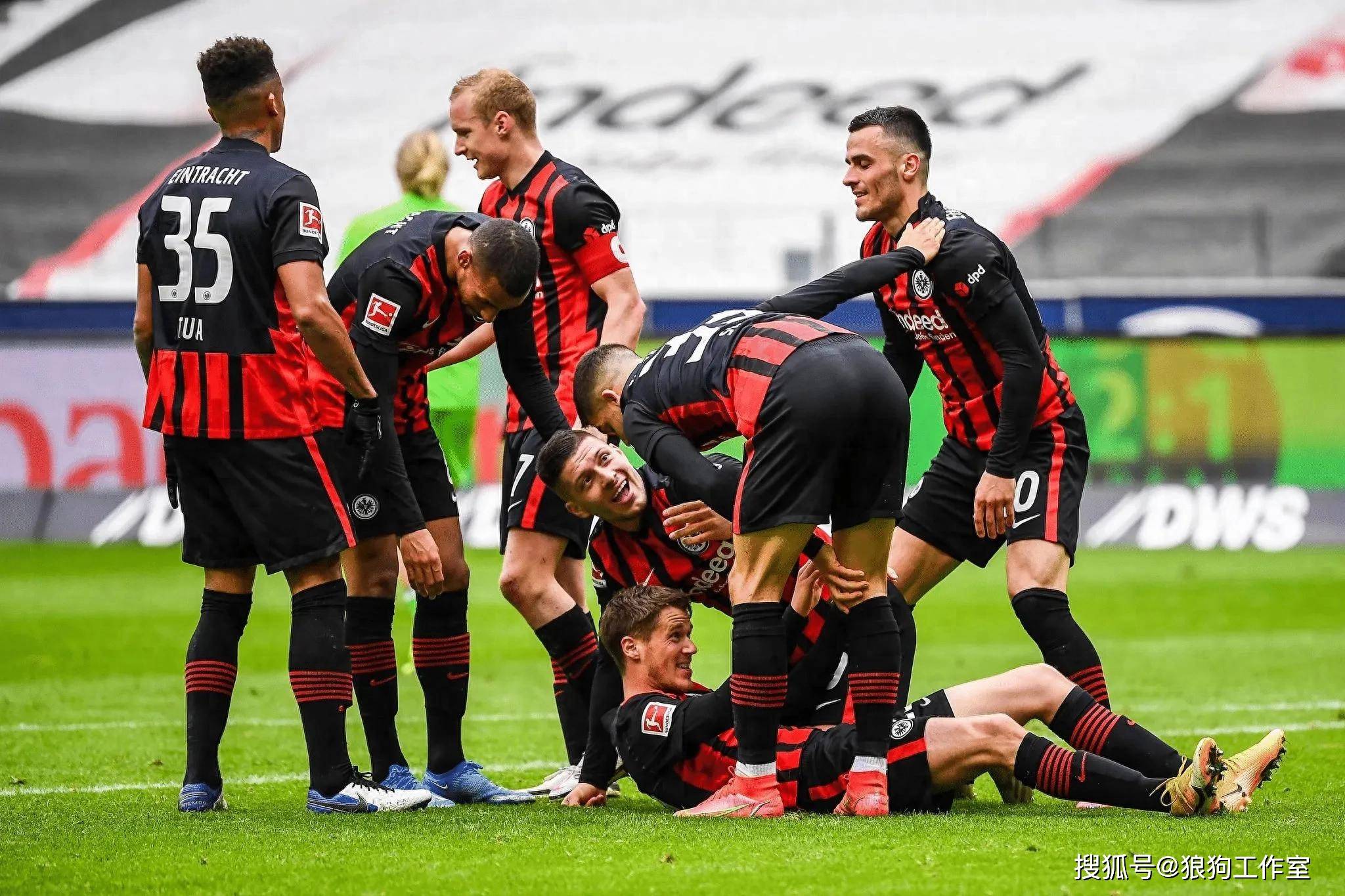 爱游戏 在线登录-包含勒沃库森迎德国杯关键赛，转会期内部沟通，气氛紧张，心理建设被强调的词条