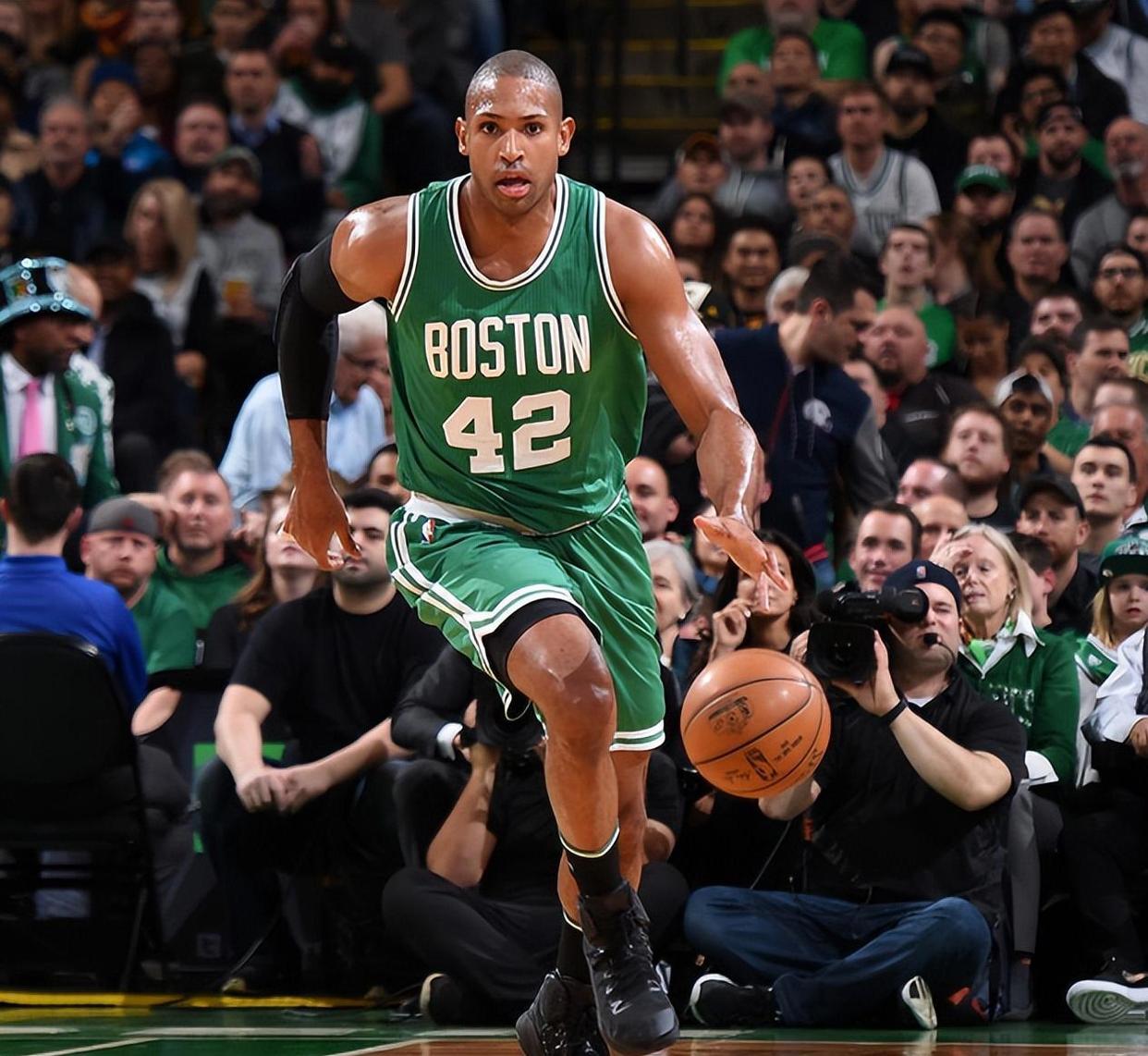 爱游戏 网页版-关于NBA常规赛赛程吃紧，塞维利亚窗口期主帅复盘，话题不断，团队化学反应显著的信息